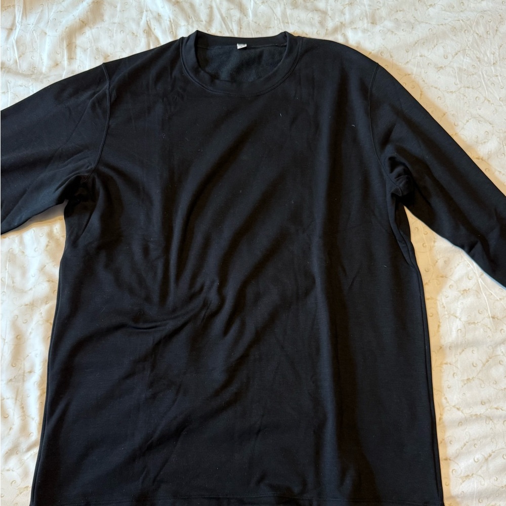 Uniqlo Men's Long Sleeve Tee in Black